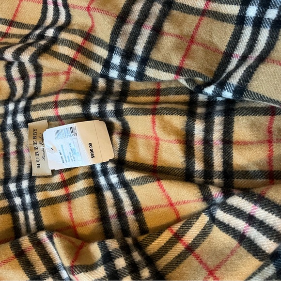 Burberry poncho/ shawl - Picture 3 of 4